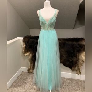 Stunning Sequins and Beads Floral Lace Tulle Evening Gown